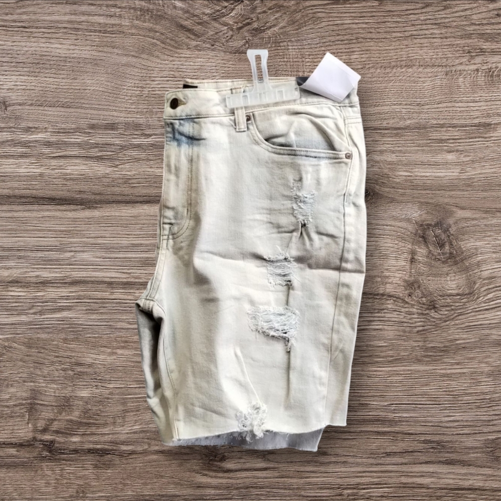 No boundaries distressed shorts - Picture 1 of 3